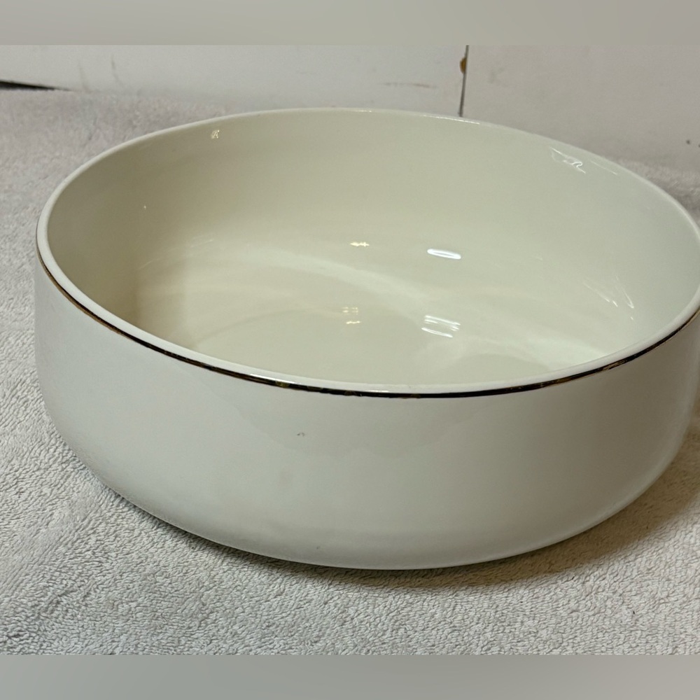 Vintage Hall China Crestware 10" Serving Bowl in Ivory Porcelain with Gold Trim - Picture 2 of 4